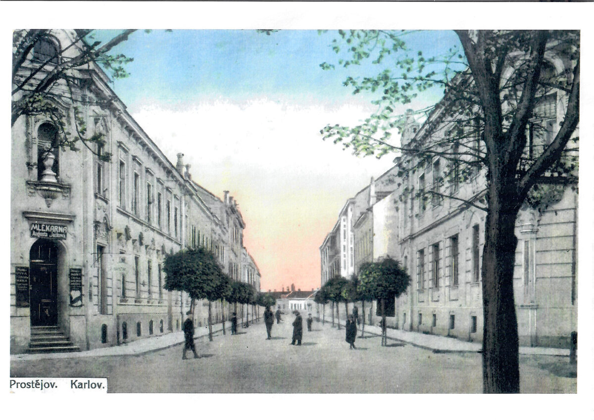 Historická fotografie Polikliniky Karlov
